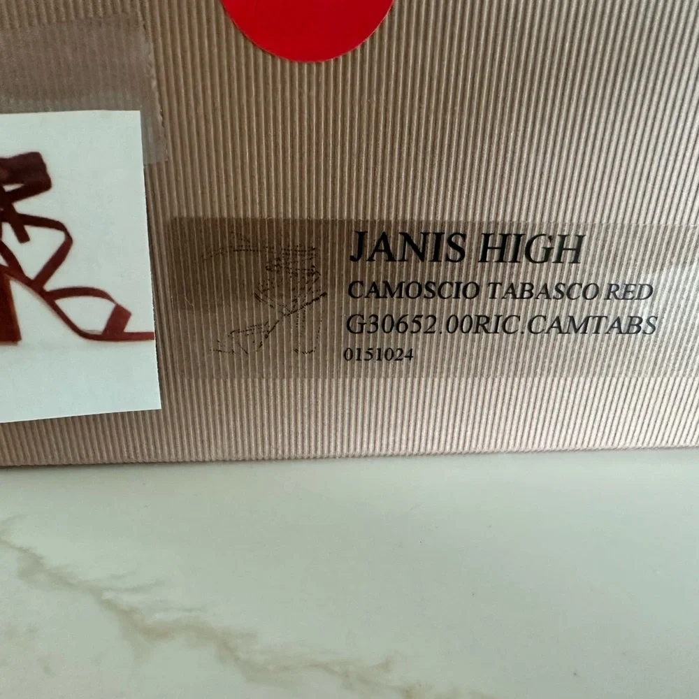 Gianvito Rossi Red Heels Elegant and Chic - Picture 7 of 7